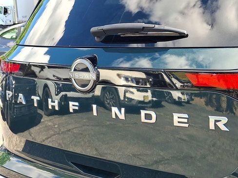 Used 2023 Nissan Pathfinder SL AWD/4WD image 16