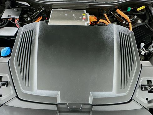 Used 2024 Audi Q8 e-tron Prestige w/ Prestige Package image 31