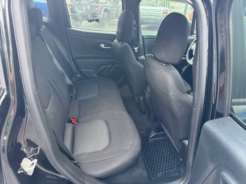 Used 2023 Jeep Renegade Latitude image 13