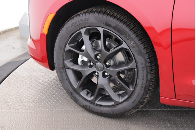 New 2027 Chrysler Pacifica Select FWD image 13