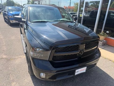 Used 2019 RAM 1500 Classic SLT w/ Black Appearance Group AWD/4WD image 2