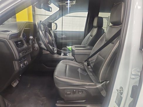 Used 2023 Chevrolet Suburban Premier image 8