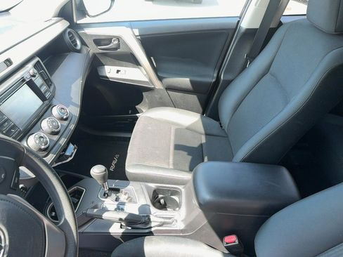 Used 2016 Toyota RAV4 LE AWD/4WD image 16