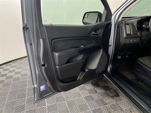 Used 2018 GMC Canyon SLE w/ SLE Convenience Package image 16