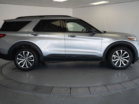 Used 2022 Ford Explorer ST-Line w/ Class IV Trailer Tow Package AWD/4WD image 9