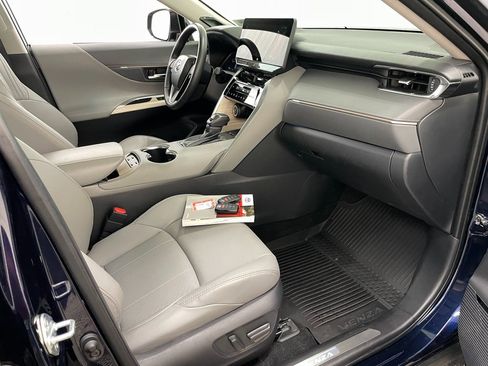 Used 2024 Toyota Venza Limited image 42