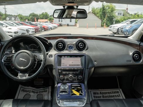 Used 2013 Jaguar XJ AWD image 15