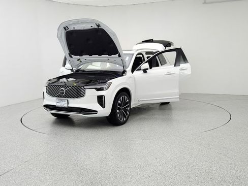 New 2025 Volvo XC90 T8 Plus w/ Protection Package Premier image 9