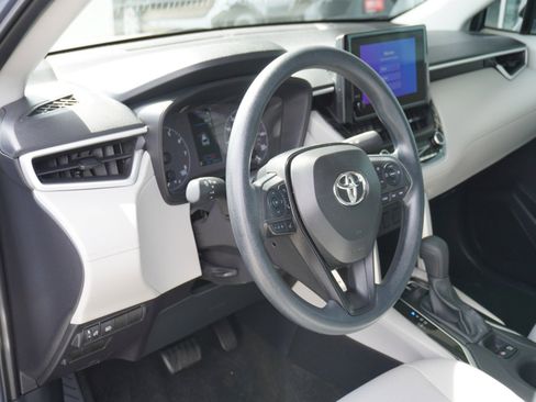 Used 2025 Toyota Corolla Cross L FWD image 17