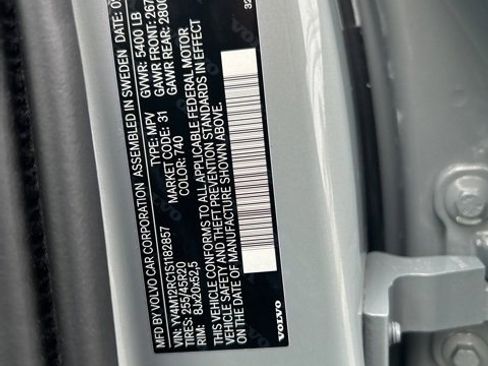 Certified 2025 Volvo XC60 B5 Plus image 28