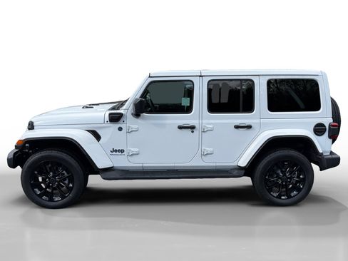 Used 2025 Jeep Wrangler Sahara 4xe image 2
