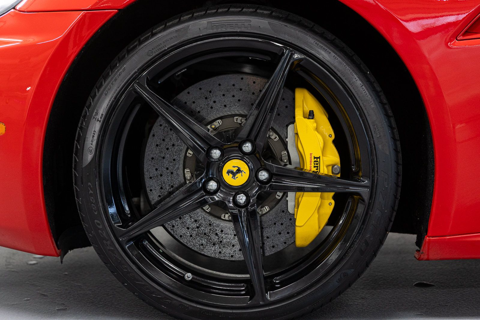 Used 2011 Ferrari California RWD image 18