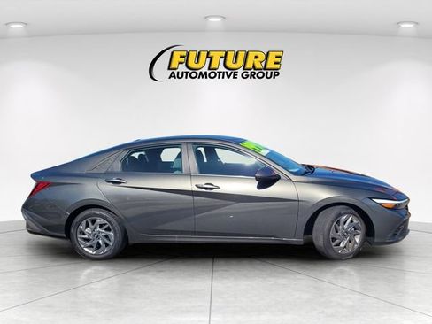Used 2024 Hyundai Elantra SEL FWD image 3