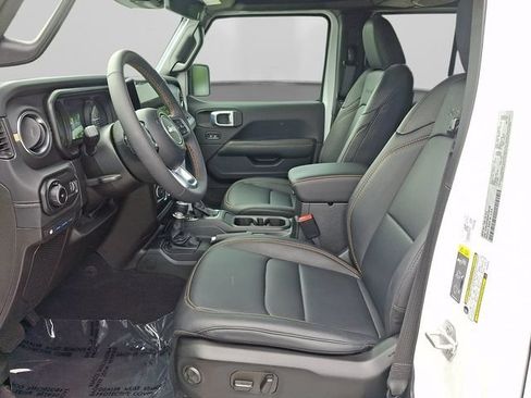 Used 2024 Jeep Wrangler Unlimited Sahara w/ Technology Group AWD/4WD image 16