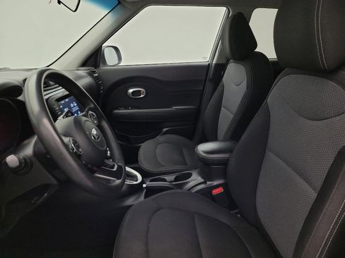Used 2019 Kia Soul + image 17