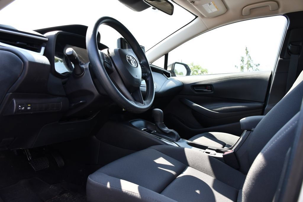 Used 2025 Toyota Corolla LE FWD image 16