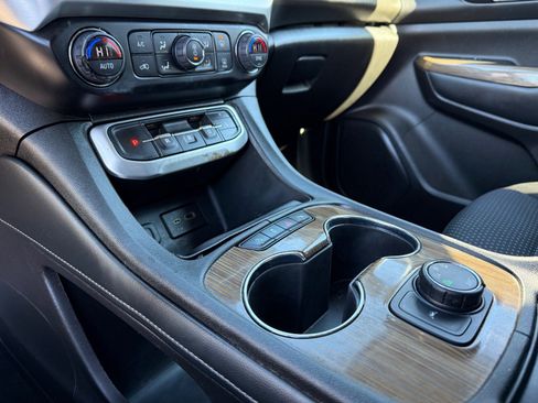 Used 2022 GMC Acadia SLE w/ Elevation Edition image 32