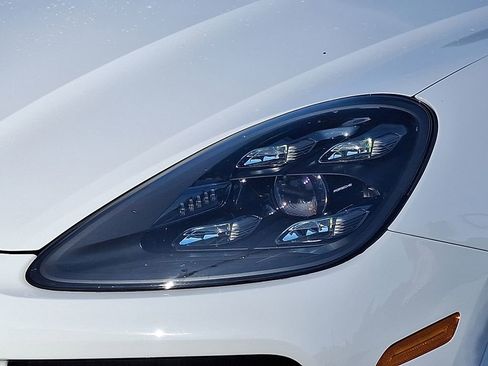 Used 2021 Porsche Cayenne S image 11