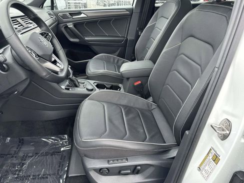 Certified 2023 Volkswagen Tiguan SEL R-Line image 22