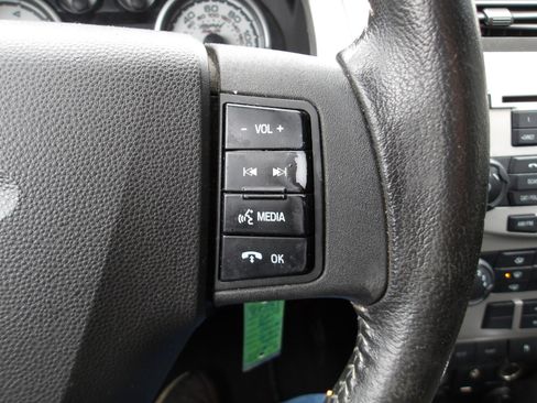 Used 2010 Ford Focus SES image 17