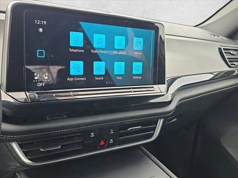 Used 2024 Volkswagen Atlas Cross Sport SE image 10