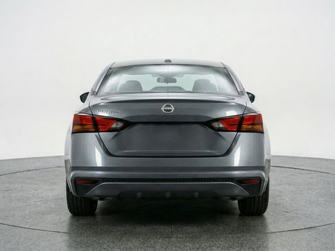 Used 2025 Nissan Altima 2.5 SV FWD image 7