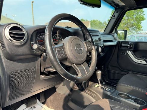 Used 2017 Jeep Wrangler Unlimited Sahara w/ Connectivity Group image 30