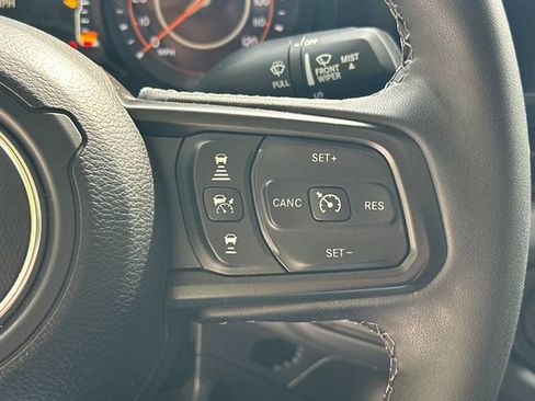 Used 2025 Jeep Gladiator Sport AWD/4WD image 28