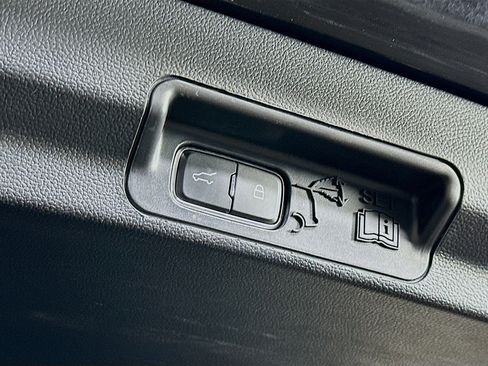 Used 2020 Ford Explorer Limited image 31