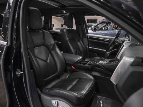 Used 2018 Porsche Cayenne AWD/4WD image 31