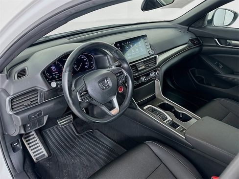 Used 2019 Honda Accord Sport image 12