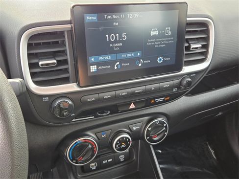 Used 2024 Hyundai Venue SE image 25
