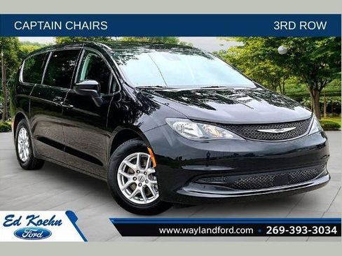 Used 2023 Chrysler Voyager LX FWD image 1