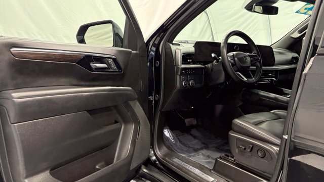 Used 2025 Chevrolet Suburban Z71 AWD/4WD image 38