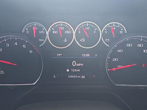 Used 2021 Chevrolet Suburban Z71 image 22