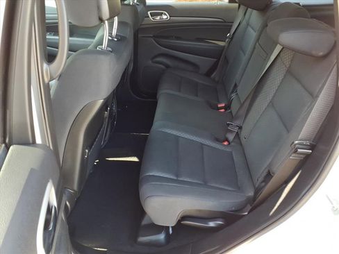 Used 2020 Jeep Grand Cherokee Laredo image 12