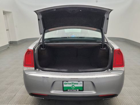 Used 2017 Chrysler 300 C image 29