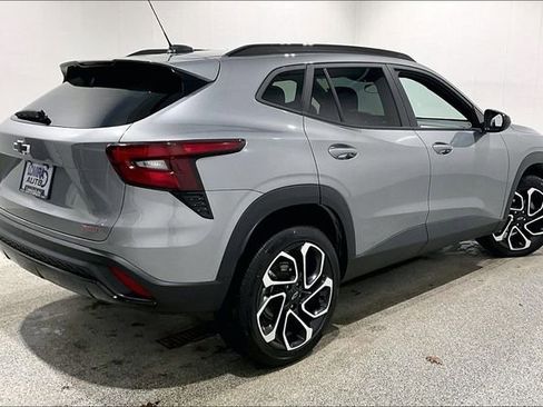 Used 2025 Chevrolet Trax RS w/ Sunroof Package image 5