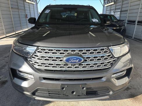 Used 2023 Ford Explorer Limited image 2