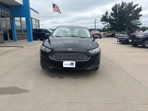 Used 2014 Ford Fusion SE FWD image 2
