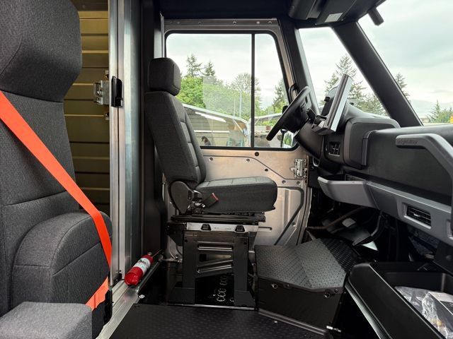 Used 2024 Chevrolet Brightdrop 400 w/ Commercial Equipment Package AWD/4WD image 10