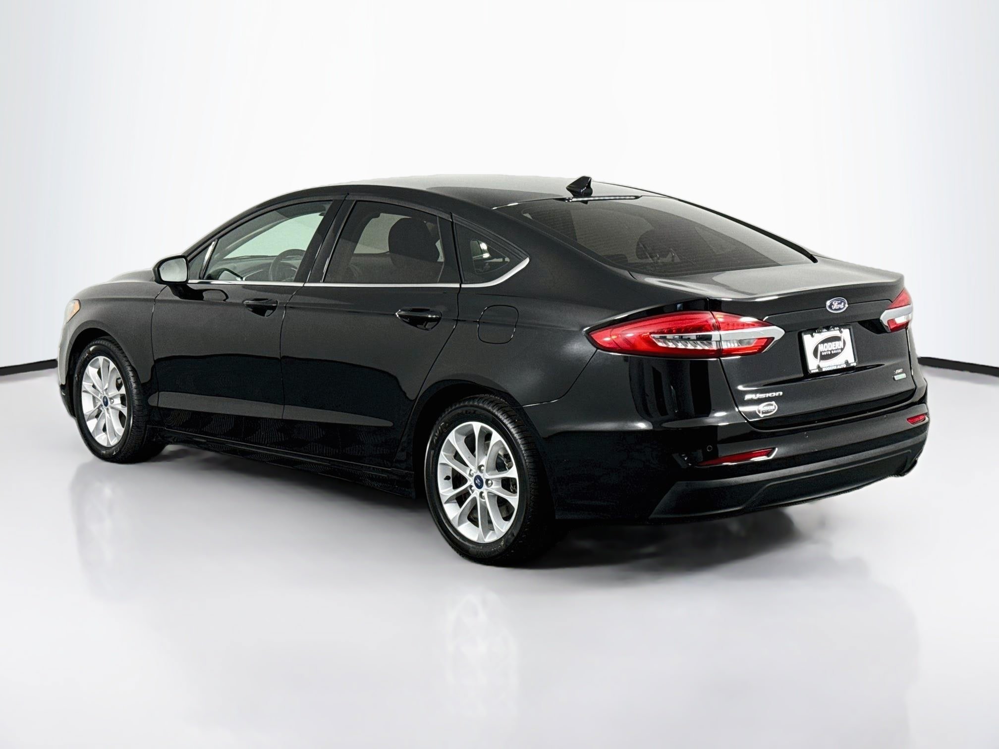 Used 2020 Ford Fusion SE FWD image 13