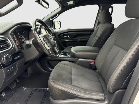 Used 2018 Nissan Titan SV w/ SV Convenience Package RWD image 17