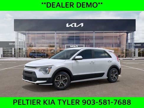 New 2025 Kia Niro LX image 3