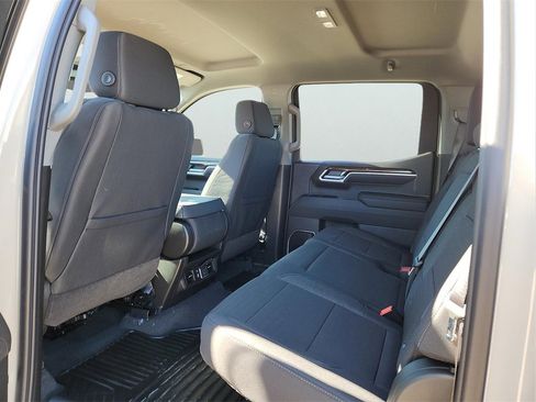 New 2026 GMC Sierra 1500 SLE image 18