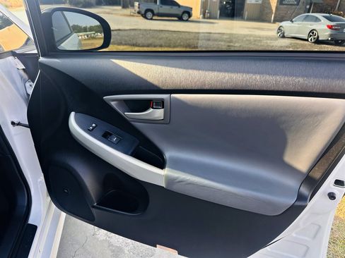 Used 2013 Toyota Prius Five FWD image 8