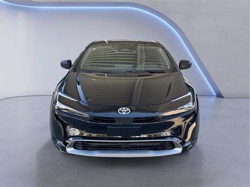 Used 2024 Toyota Prius XLE FWD image 2
