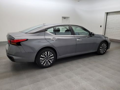 Used 2024 Nissan Altima 2.5 SV FWD image 10