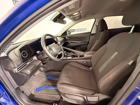 Used 2023 Hyundai Elantra SEL w/ Convenience Package FWD image 17