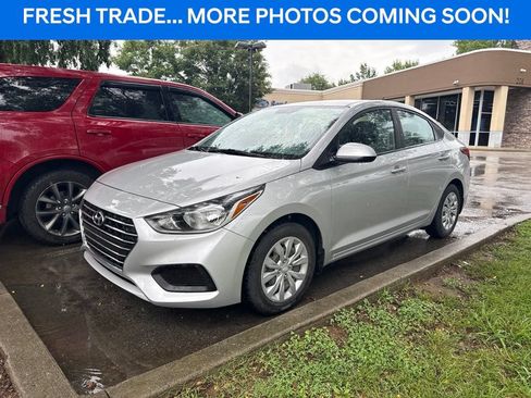 Used 2022 Hyundai Accent SE FWD image 1